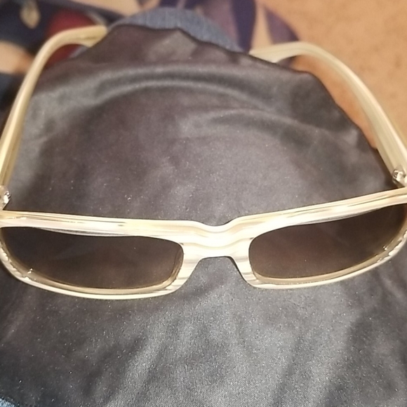 Calvin Klein sunglasses - Picture 2 of 9